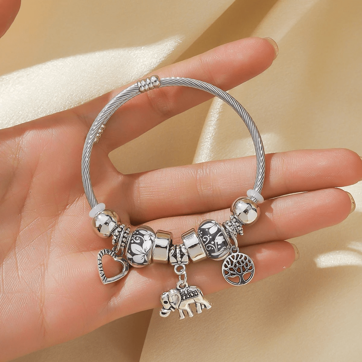 Elegant Women's Bracelet – AuraRadiant