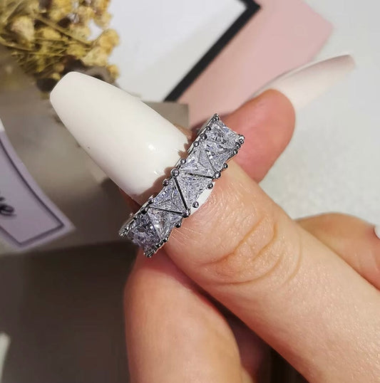 Valérith – Elegant Luxury Ring - main view